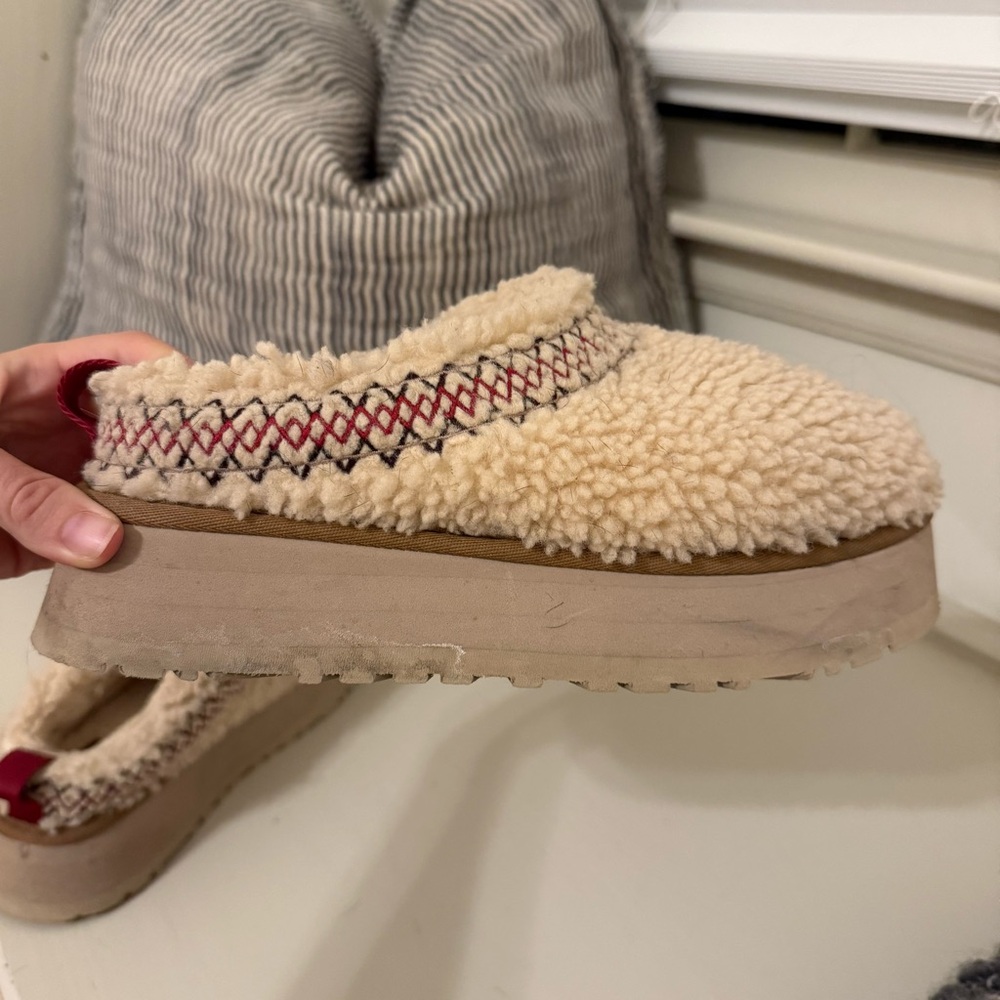 Ugh Tazz Platform Shoes - Picture 2 of 5
